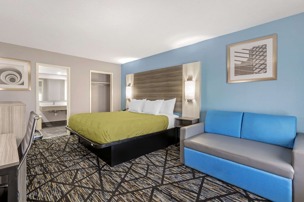 Suite, 1 King Bed, Non Smoking - Photo 3