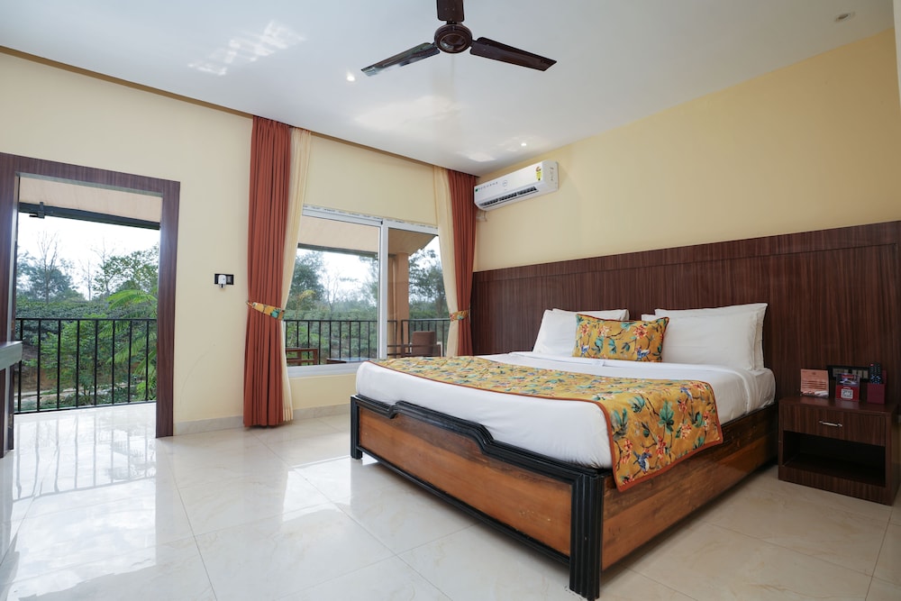 Premium Room with Balcony - Photo 5