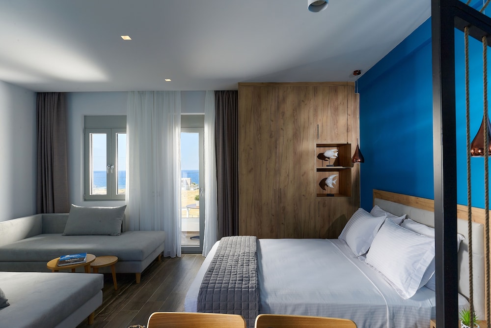 Family Suite with Sea View - Photo 2