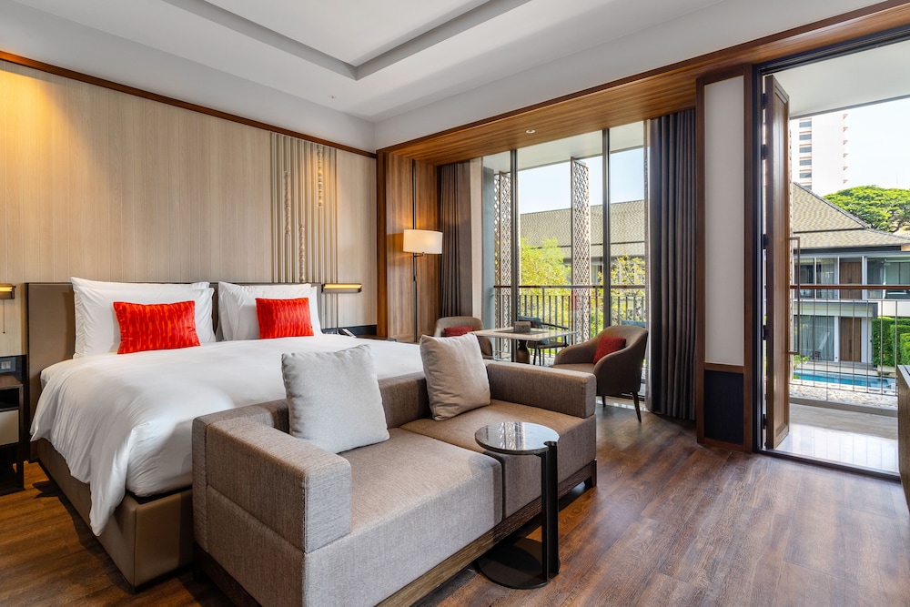 Executive Suite Pool View photo 2