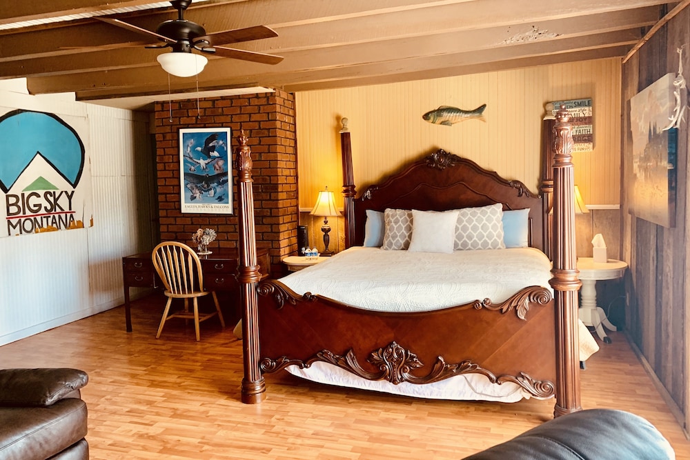 Grand Suite, 1 King Bed, Private Bathroom photo 1