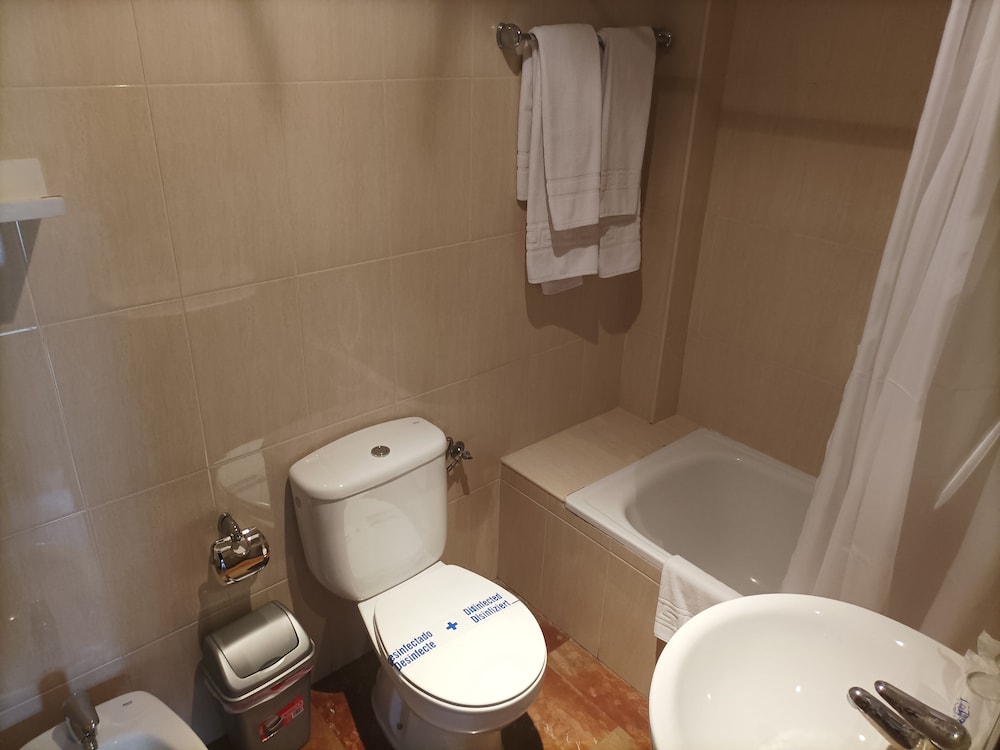 Deluxe Room, 1 Queen Bed, Courtyard View (Outside) - Photo 4