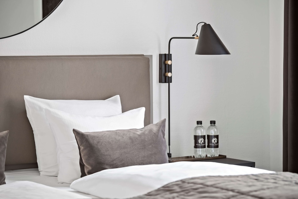Deluxe Room, 1 King Bed With Sofa Bed, Non Smoking (With Sofabed)