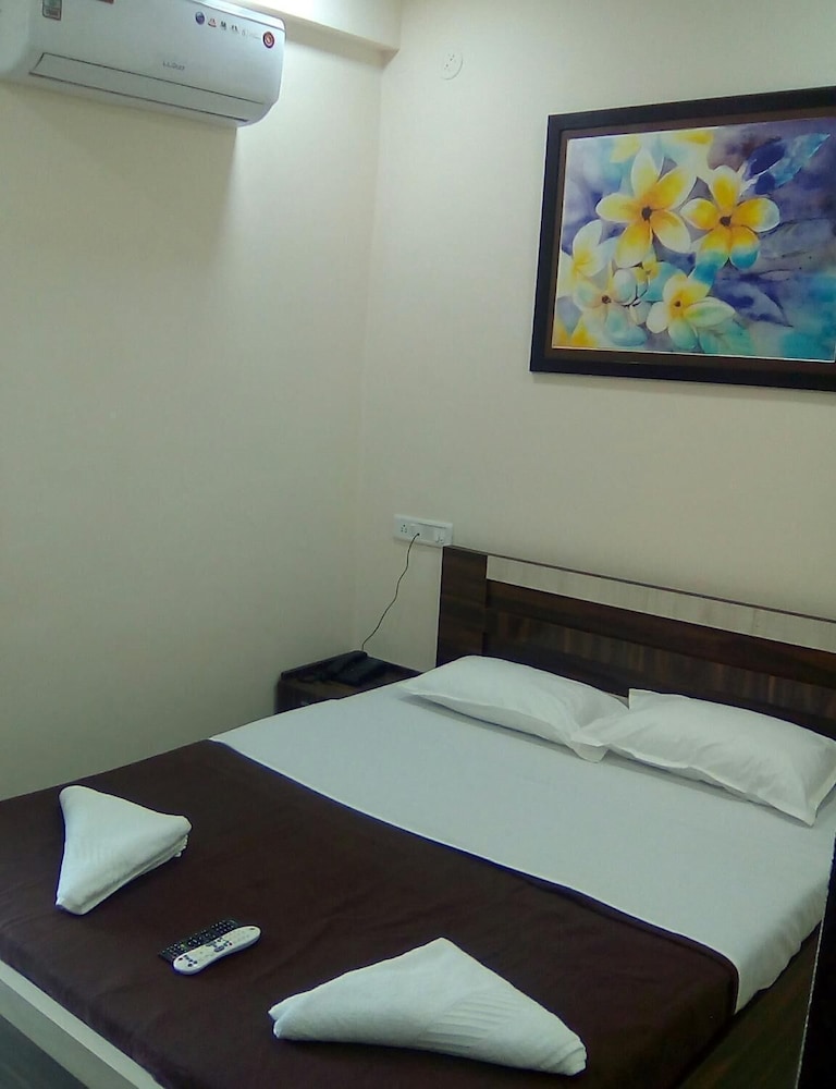 Economy Double Room, 1 Queen Bed, Non Smoking photo 3