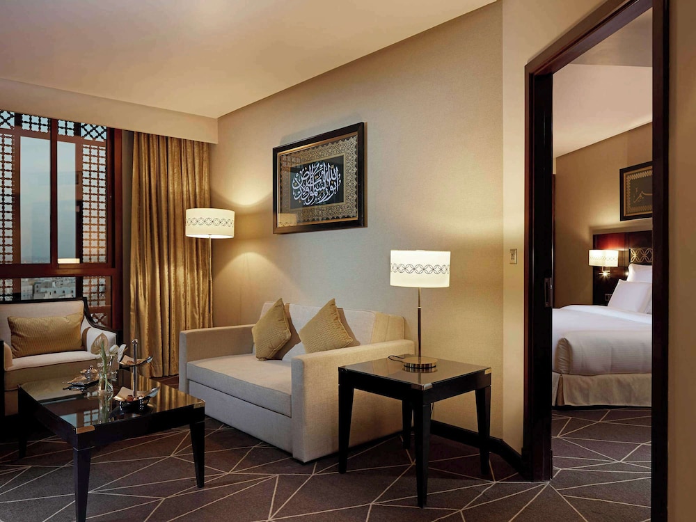 Deluxe Suite, City View (1 Double Bed And 2 Twin Beds)