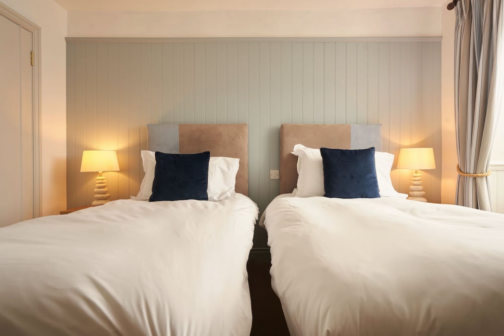 Signature Twin Room photo 2