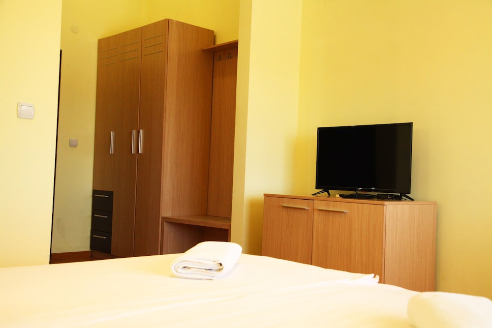 Economy Double Room - Photo 7