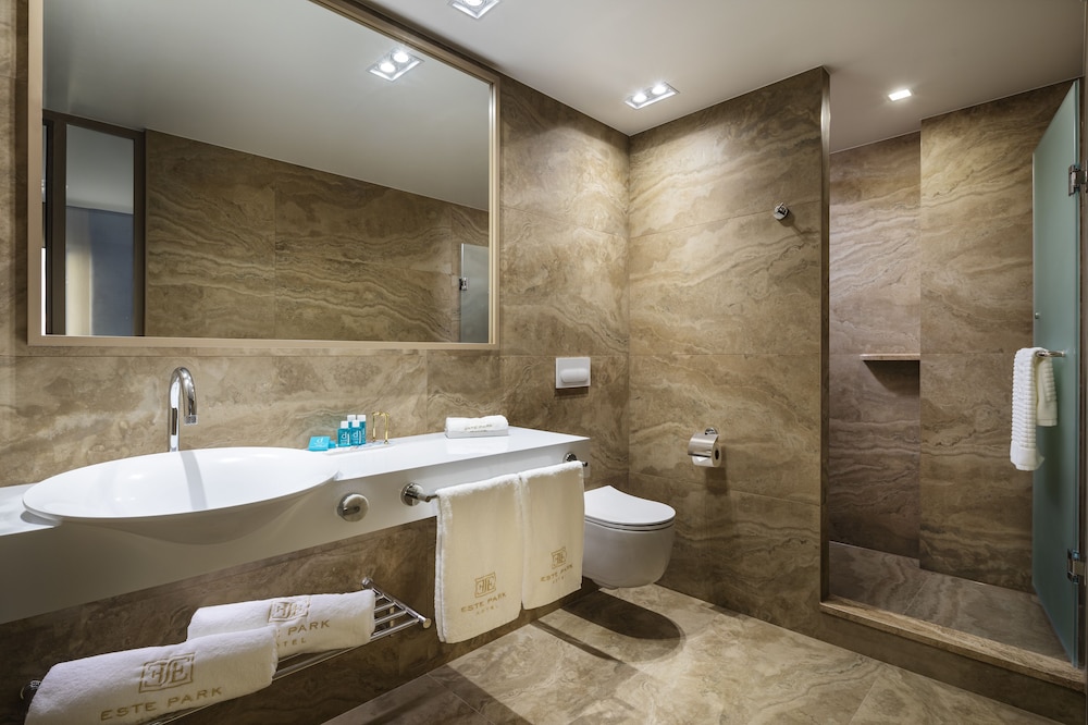 Deluxe Triple Room - Photo 17