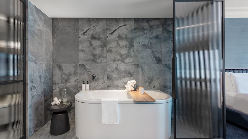 1 King Royal Opera Suite Club Intercontinental Access