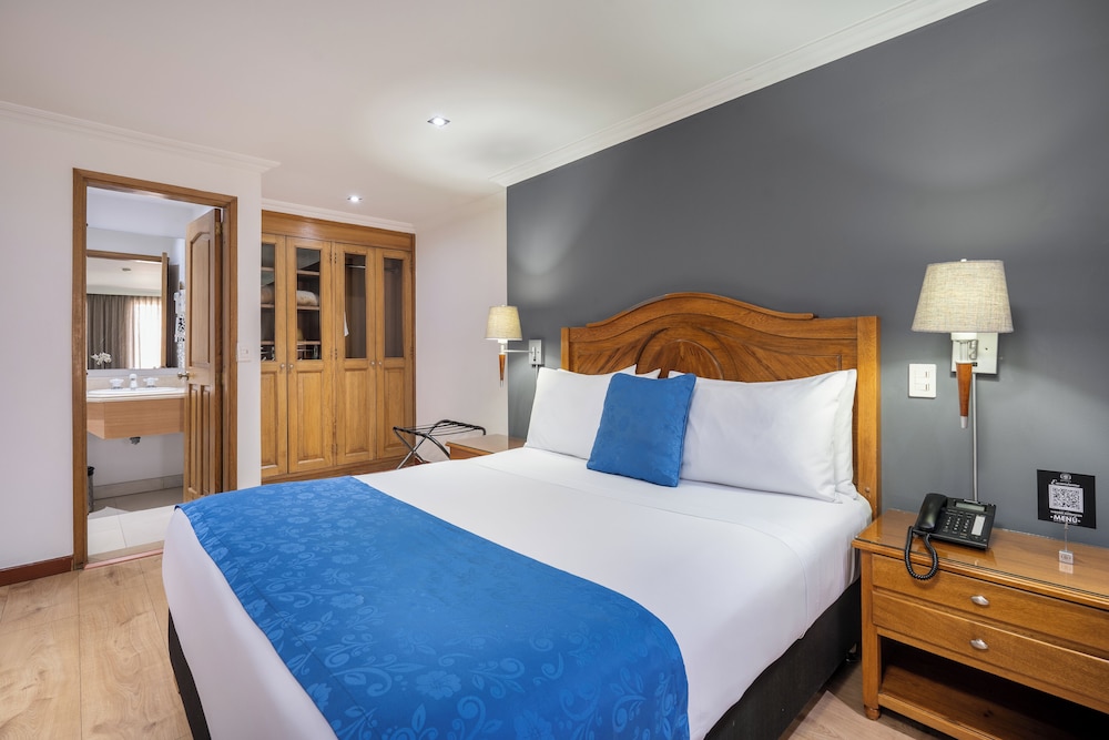 Junior Room, 1 Queen Bed - Photo 13
