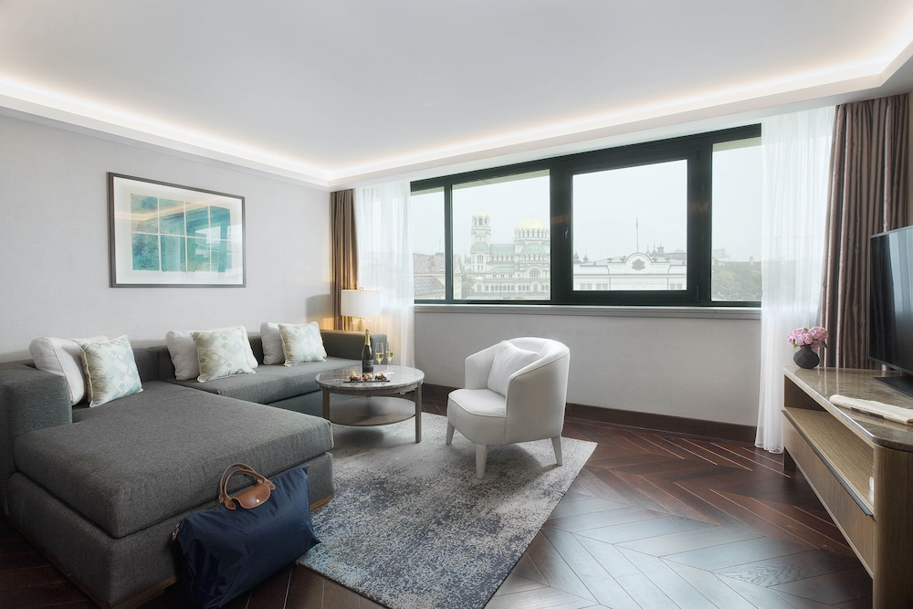Suite, 1 Bedroom (Cathedral View) - Photo 2