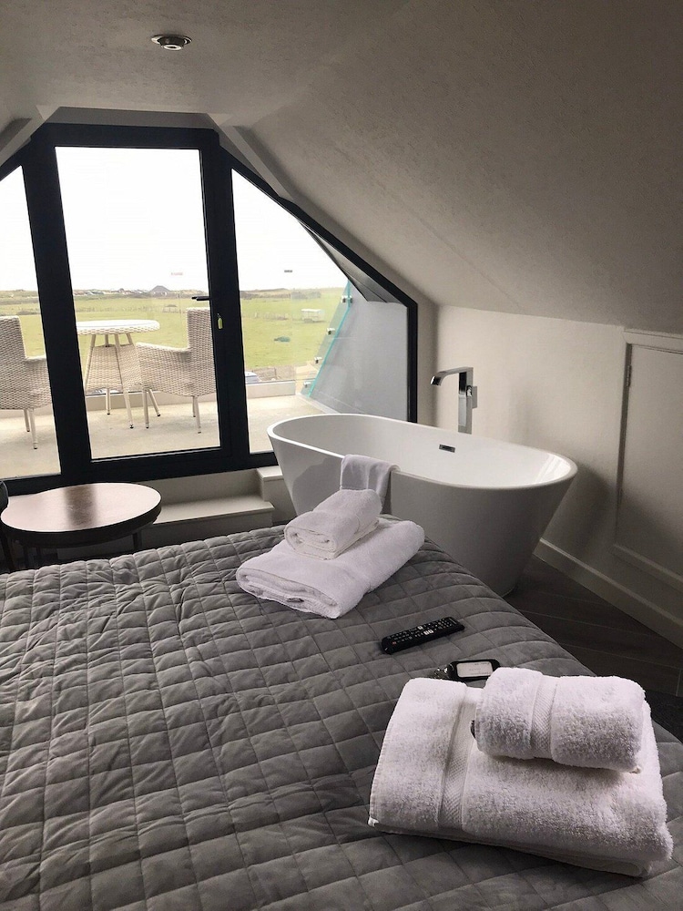 Premium Double Room, Ensuite (Amazing Sea Views- King B) photo 1