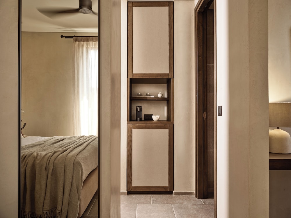 Honeymoon Suite with Hot Tub, Terrace and Sea View - Photo 3