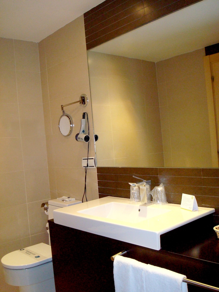 Family Room (Classic) - Photo 2