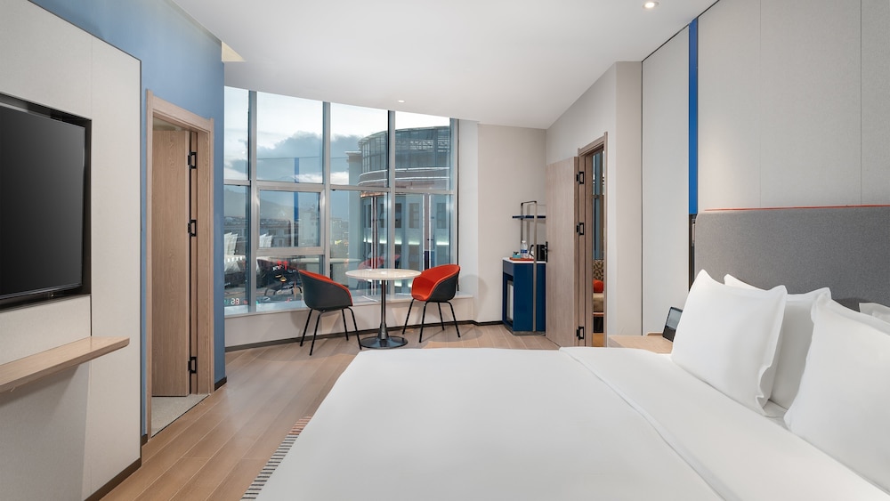 Suite, 1 King Bed