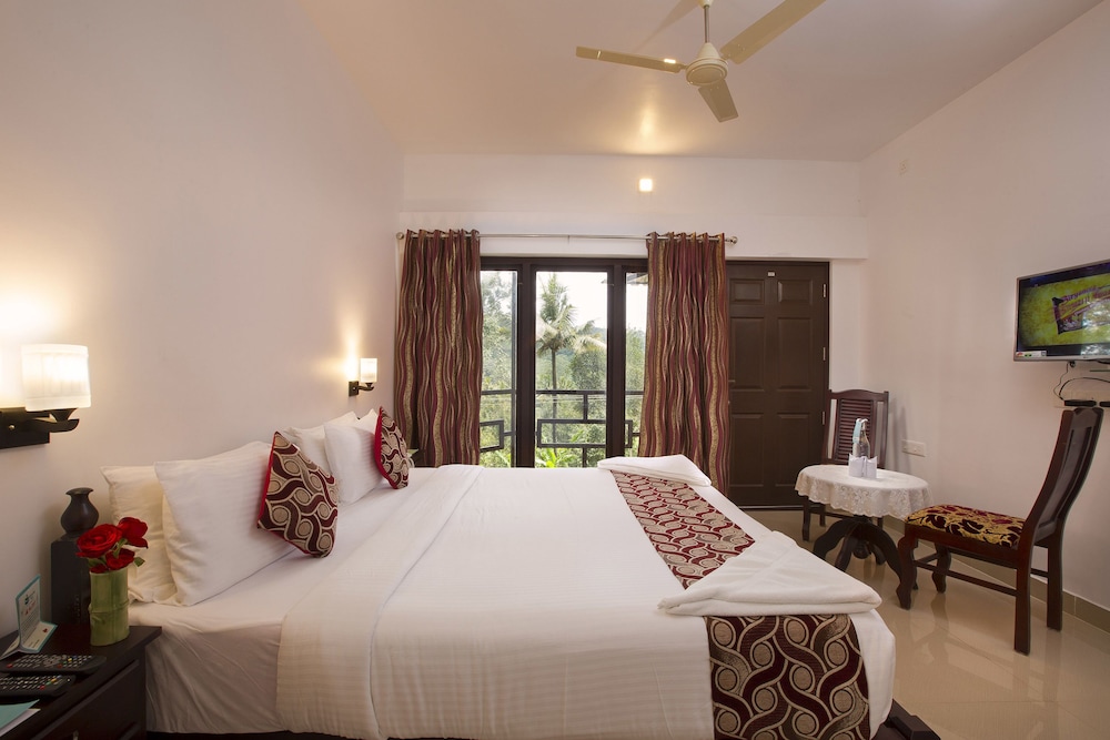 Deluxe Room, 1 King Bed photo 2