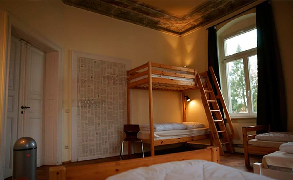 Family Room, Multiple Beds, Shared Bathroom photo 1