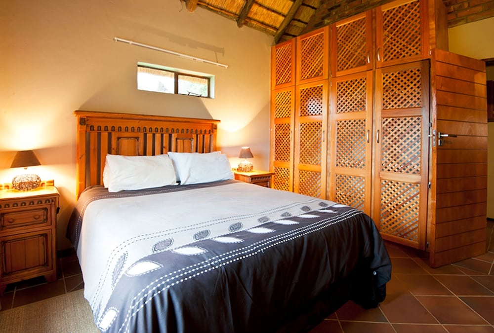 Comfort Cottage, 2 Bedrooms, Pool Access, Mountain View photo 1