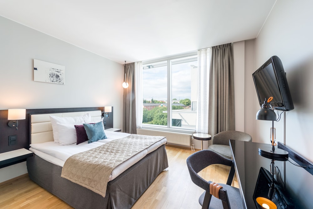 Standard Room, Double or Single Bed - Photo 8