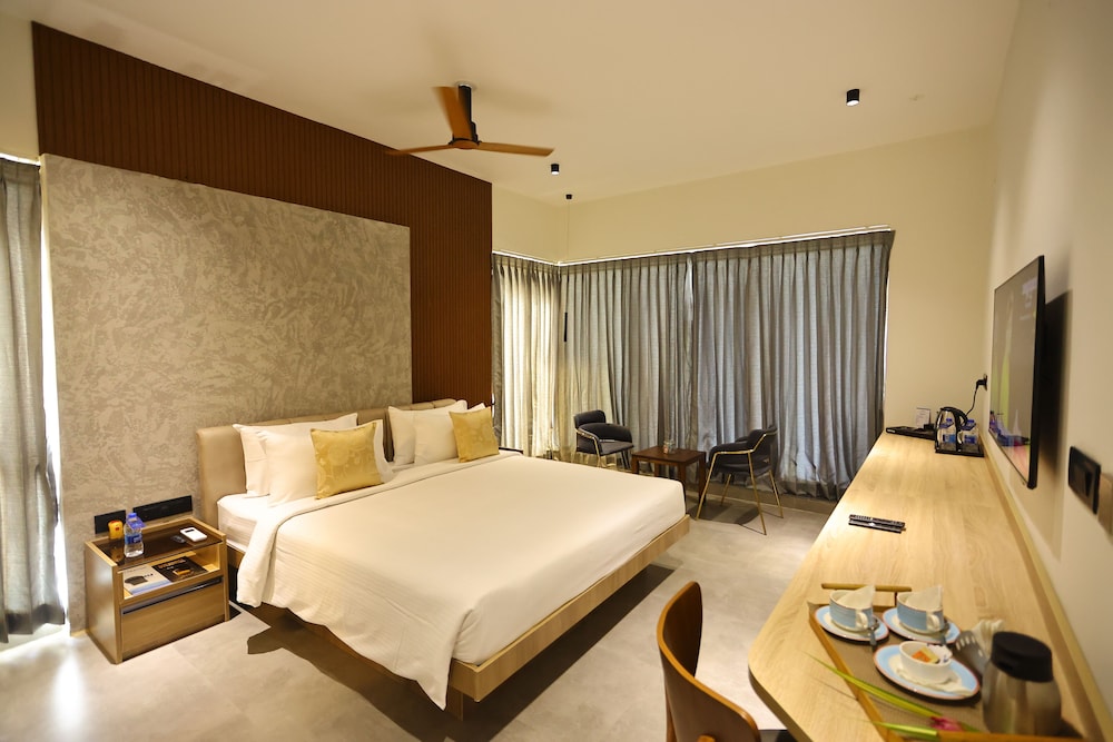 Premium Villa, 1 King Bed, Garden View photo 2