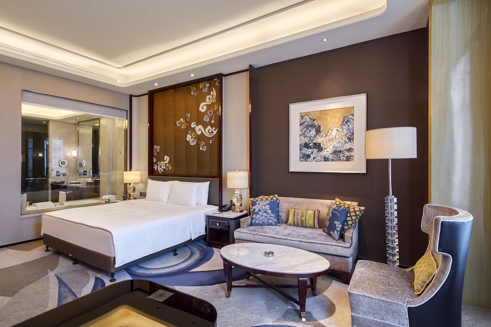 Executive Room, 1 King Bed, Lake View photo 3