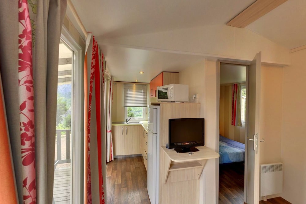 Mobile Home, 2 Bedrooms, Private Bathroom photo 2