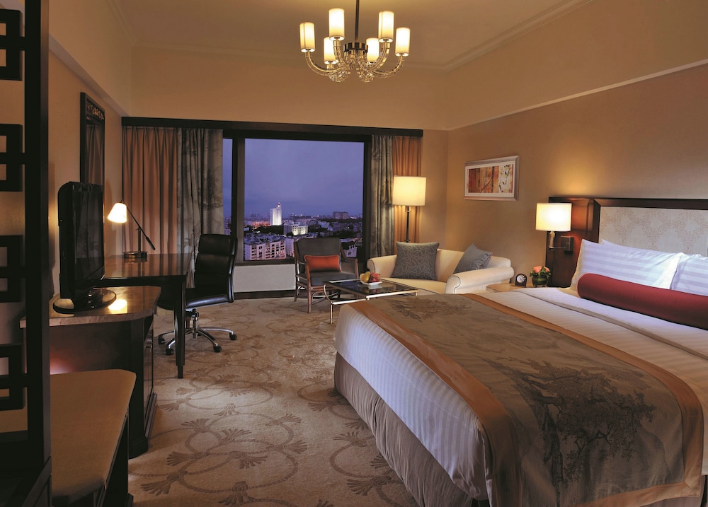 Superior Room, 1 King Bed, City View - Photo 3