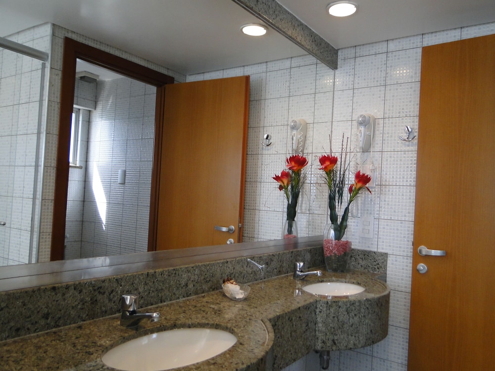 Suite with King-size Bed and Jacuzzi photo 3
