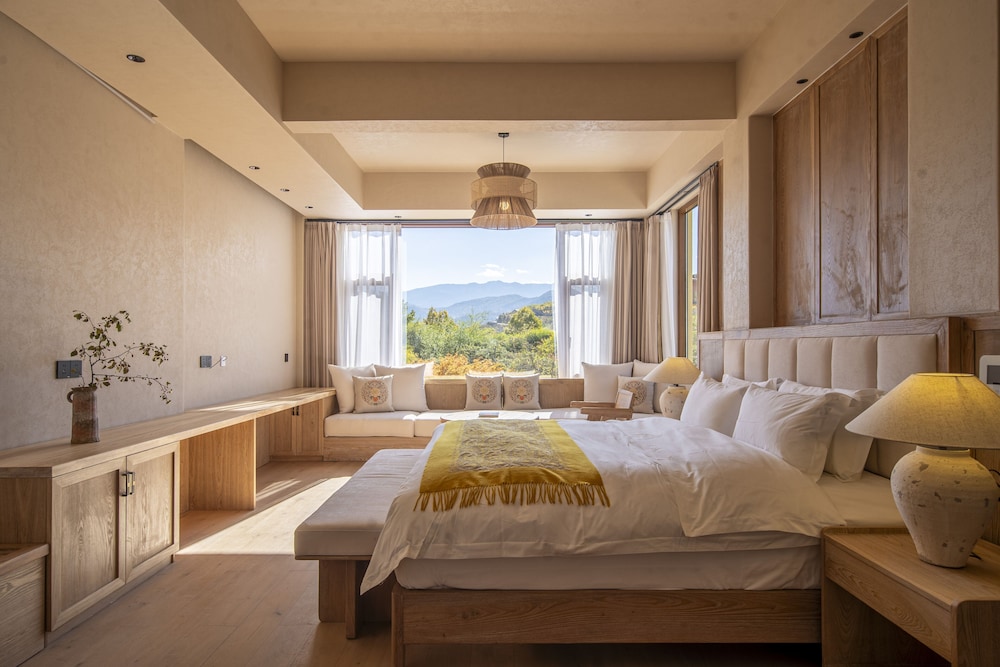 Luxury Suite photo 2