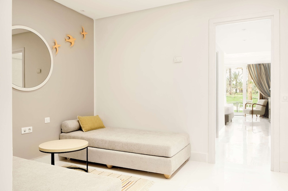 Family Room, Garden View (Superior | 3 adults & 1 children) photo 2
