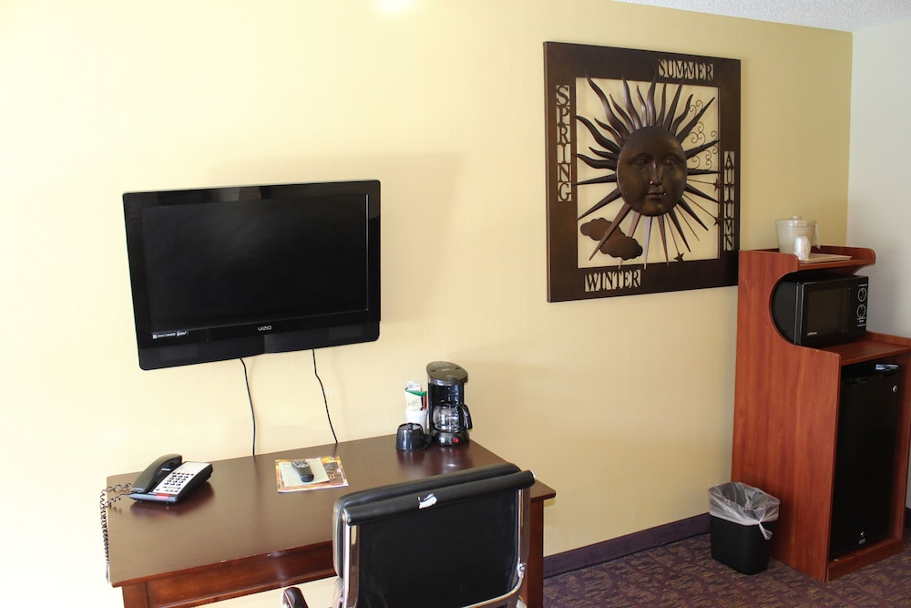 1 Queen Bed With Sleeper Sofa photo 3