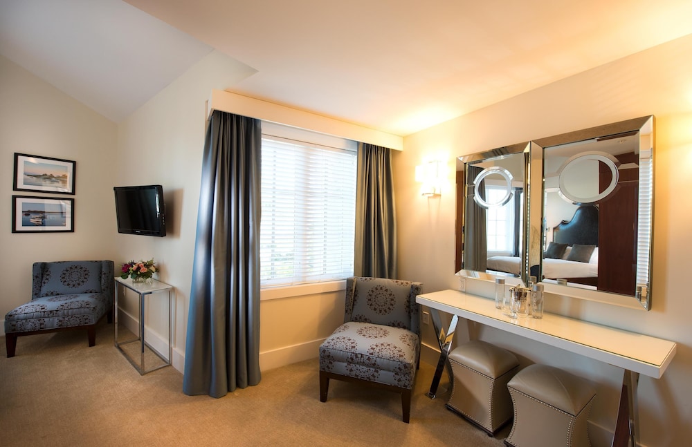 Room, 1 Queen Bed (Portside, ADA) photo 3