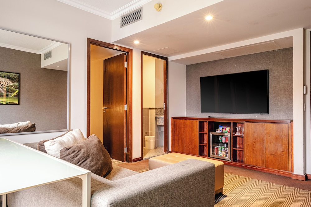 Junior Suite, 1 King Bed - Photo 10