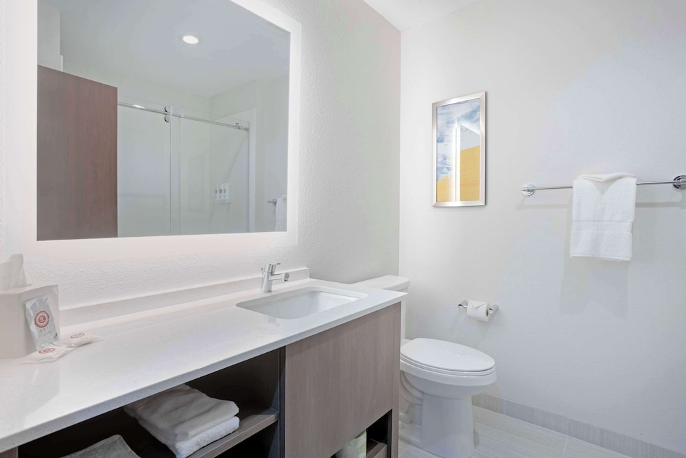 Superior Suite, 1 King Bed with Sofa bed, Non Smoking (Upgrade) - Photo 5