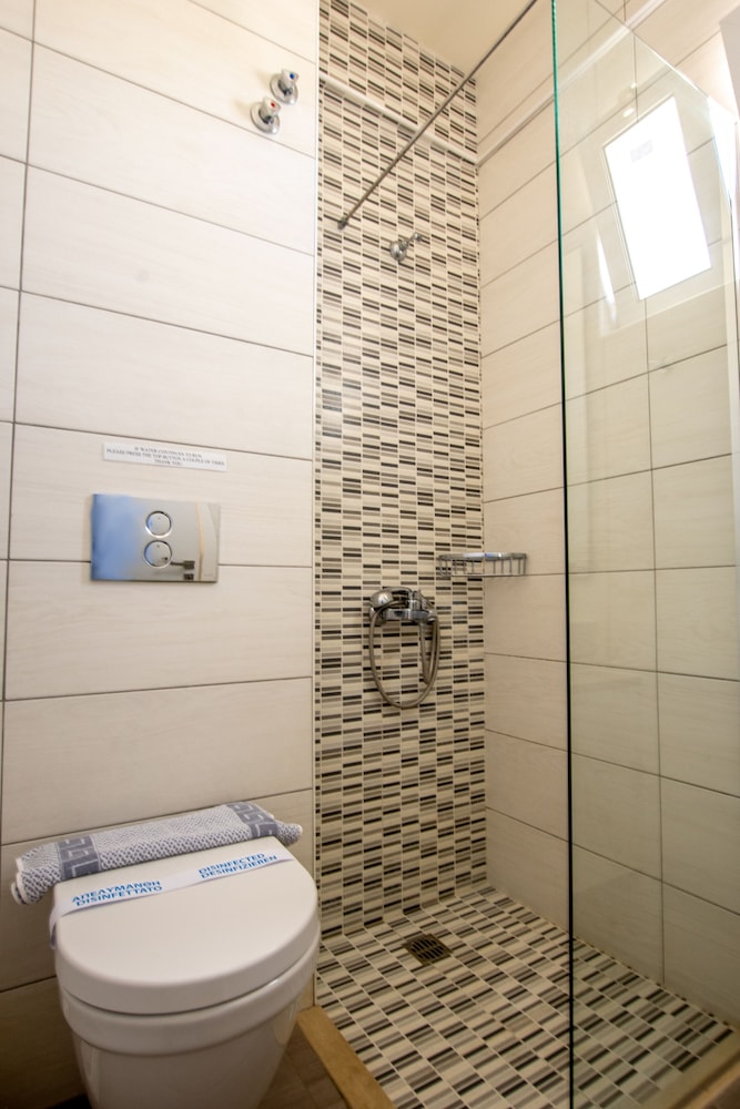 Suite, 1 Bedroom - Photo 3