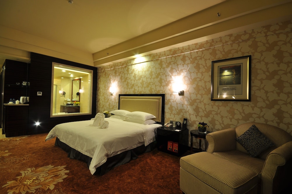 Deluxe King Room photo 1