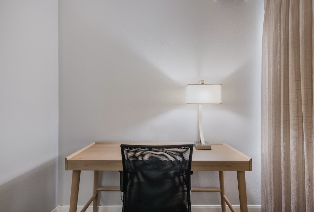 Suite, 2 Bedrooms, Accessible, Kitchen (2 Bathrooms)