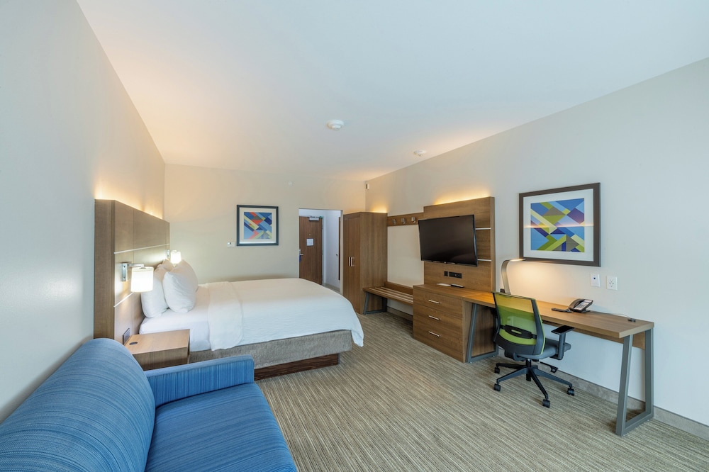 Suite, 1 King Bed, Accessible (Communications) - Photo 4