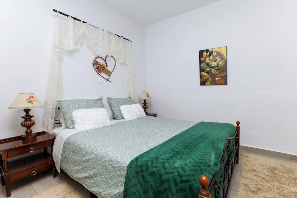 Relax in Elliniko Hidden Gem-vintage Bungalow With Garden and Hot Tub in an Iglo, Billede 43