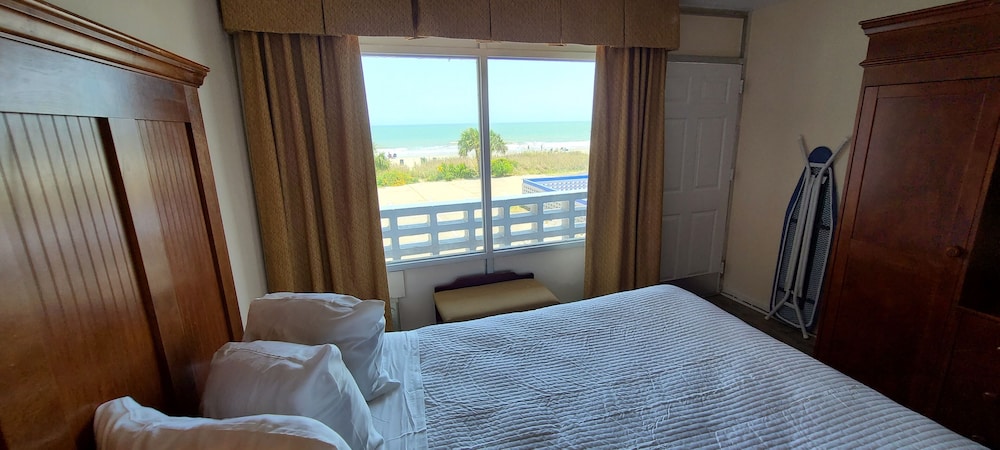 Standard Room, 2 Queen Beds, Balcony, Beach View (   AA   ) photo 2
