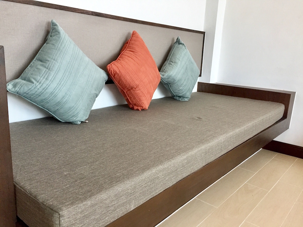 Deluxe Studio Suite, 1 Bedroom, Non Smoking, Hill View photo 2