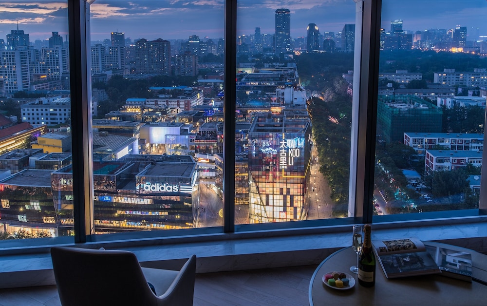 Junior Suite, 1 King Bed (Sanlitun View) thumbnail 5