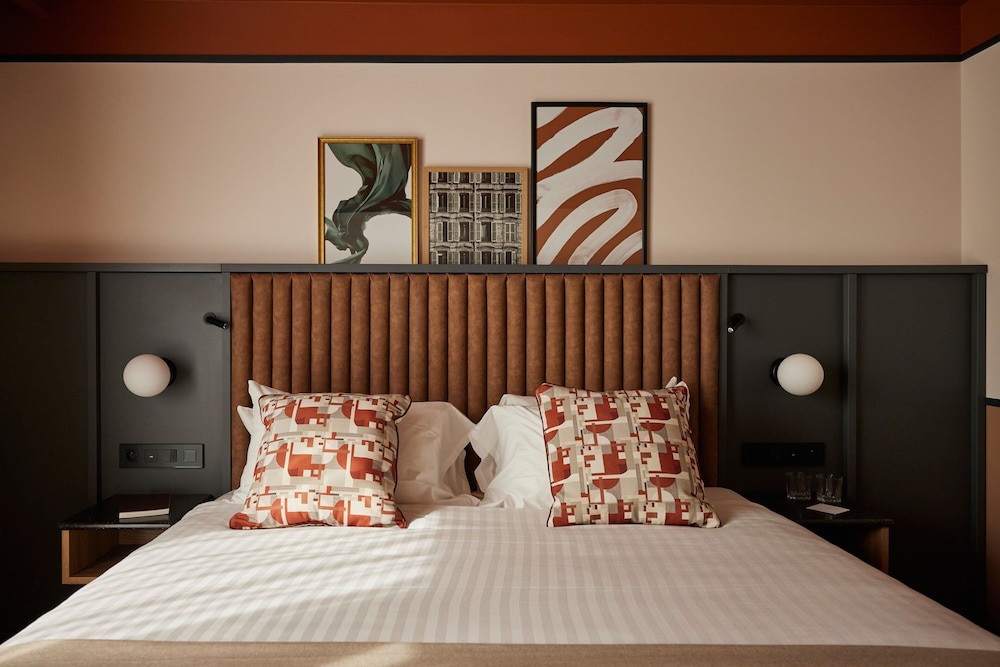 Junior Suite, 1 King Bed - Photo 2