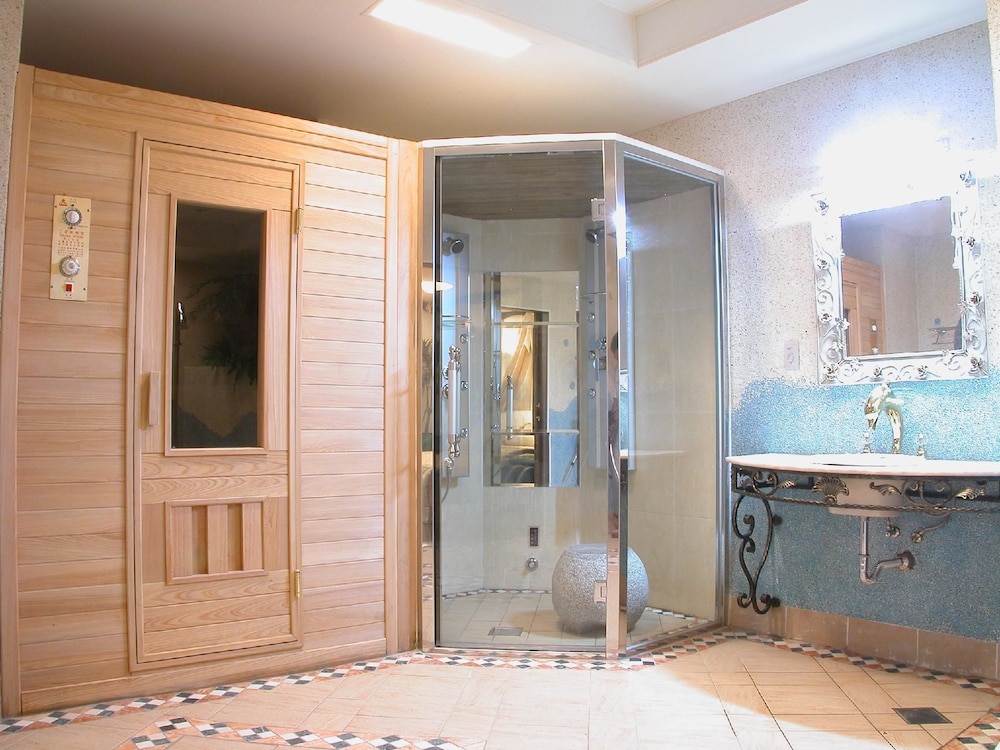 Premium Double or Twin Room, Private Bathroom photo 2