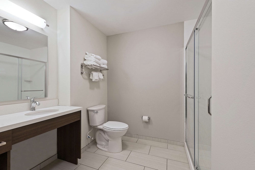 Studio, 1 Queen Bed, Accessible, Non Smoking (Hearing Accessible) photo 2