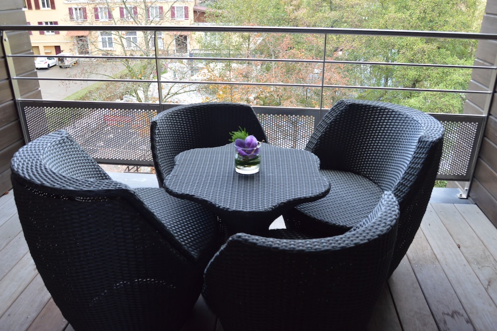 Suite, Lake View - Photo 10