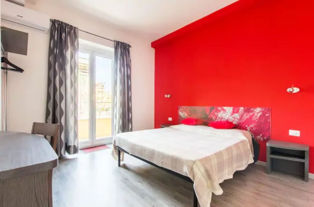 Deluxe Double Room (Red)