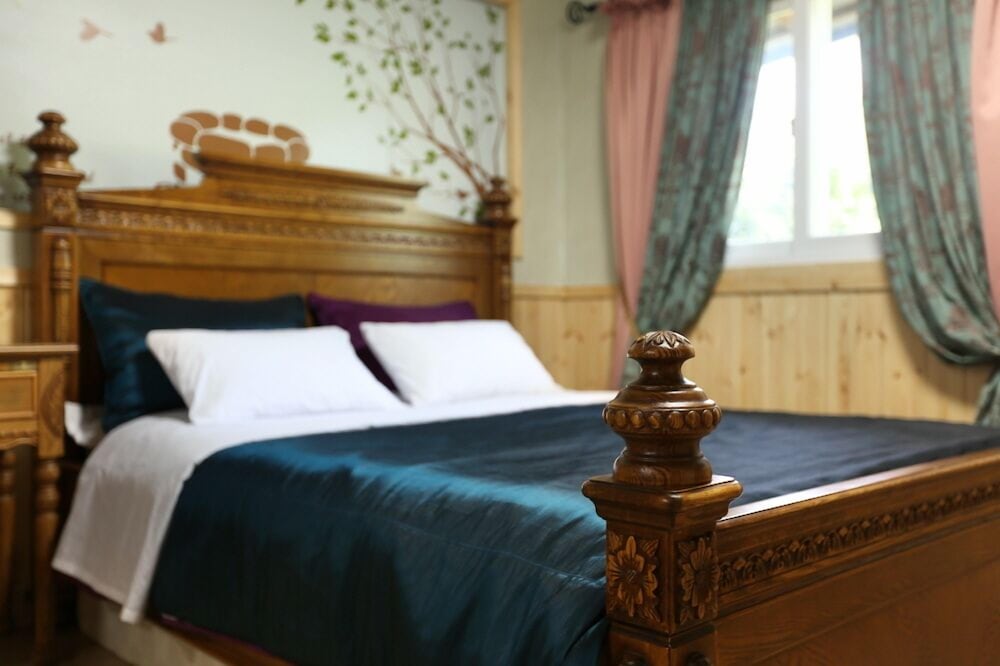 Room (Jasmine)