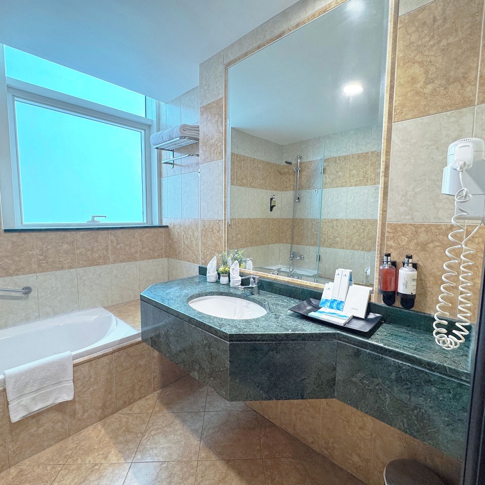 One Bedroom Suite with Burj Khalifa View photo 2