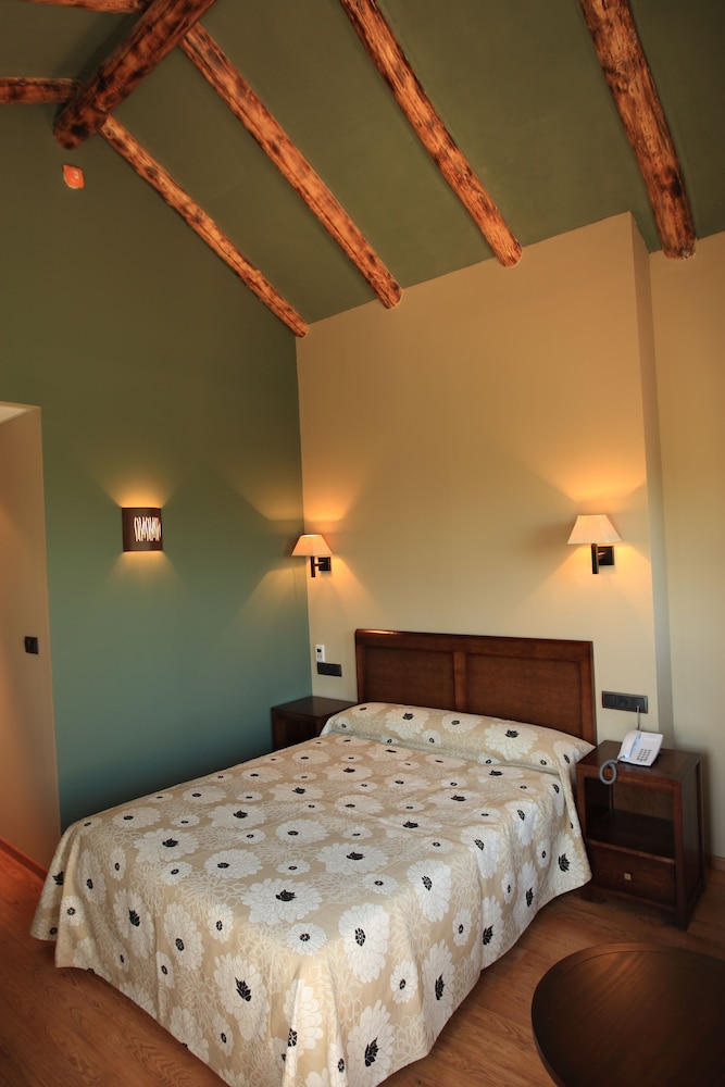 Double or Twin Room - Photo 2